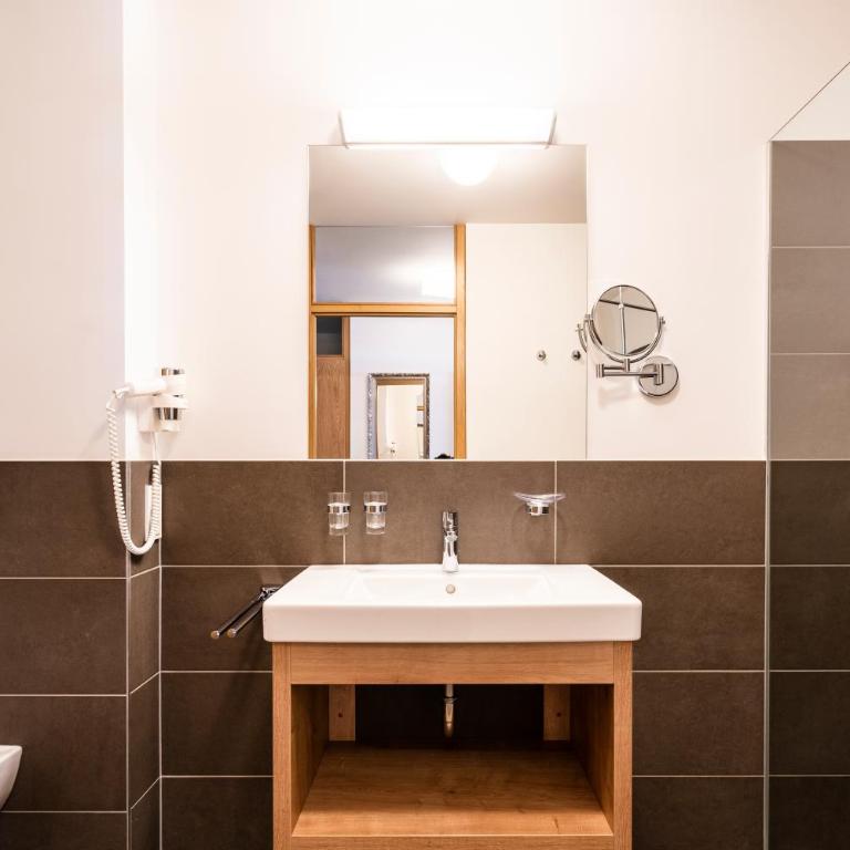 Landal Resort Maria Alm - Comfort Apartment mit 2 Schlafzimmern und Badewanne (4 Erwachsene + 2 Kinder) - 2