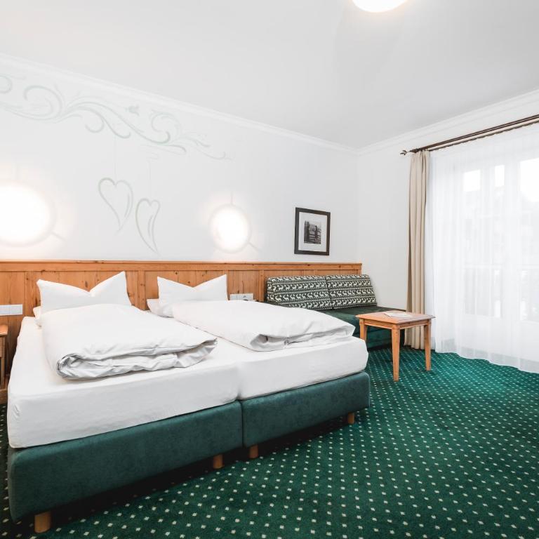 Post Seefeld - Wellnesshotel Tirol - Comfort Doppelzimmer mit Balkon und Stadtblick - 2