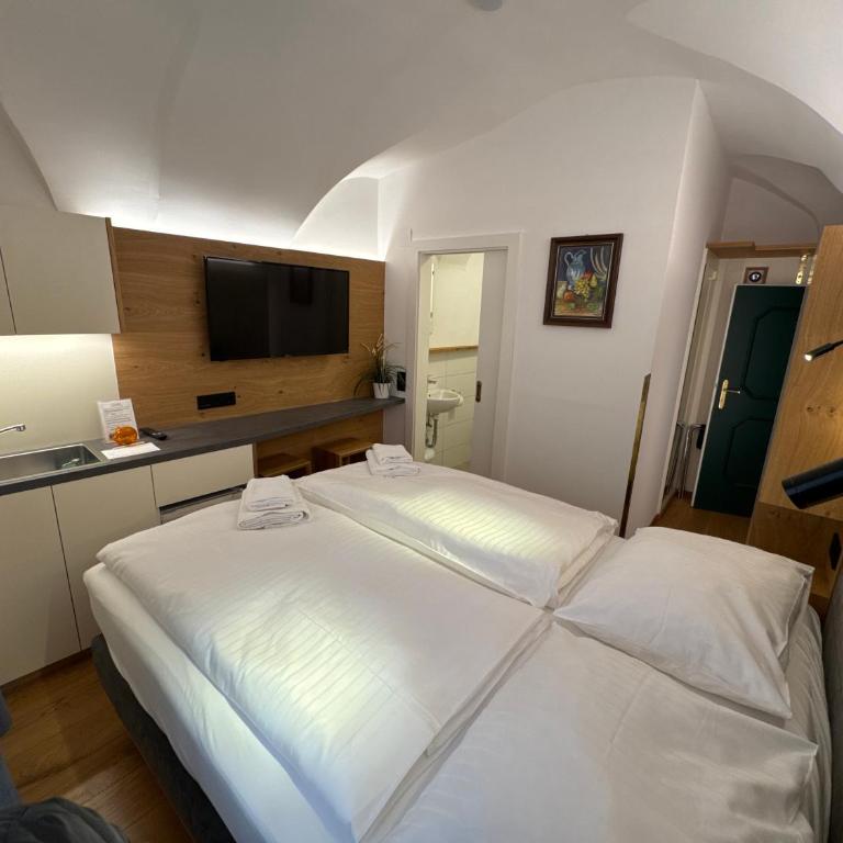 Guesthouse Mozart - Apartment House - Doppelzimmer mit eigenem Bad - 9