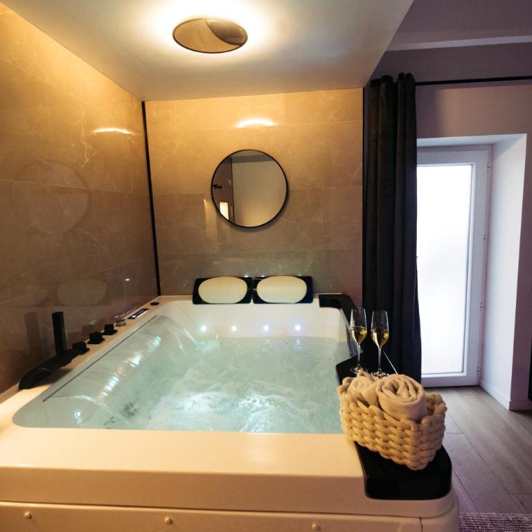 FRENCH KlSS - Love Room by PRIM0 C0NCIERGERIE - Appartamento con 1 Camera da Letto - 19