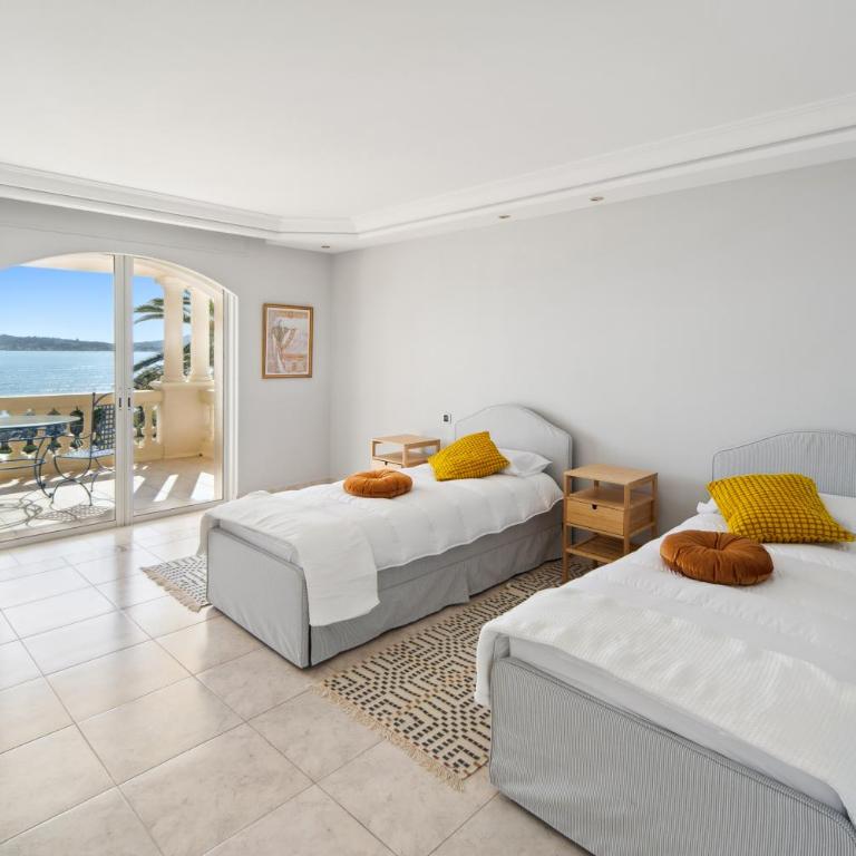 Luxury Seafront Villa with Heated Infinity Pool - Villa - 20