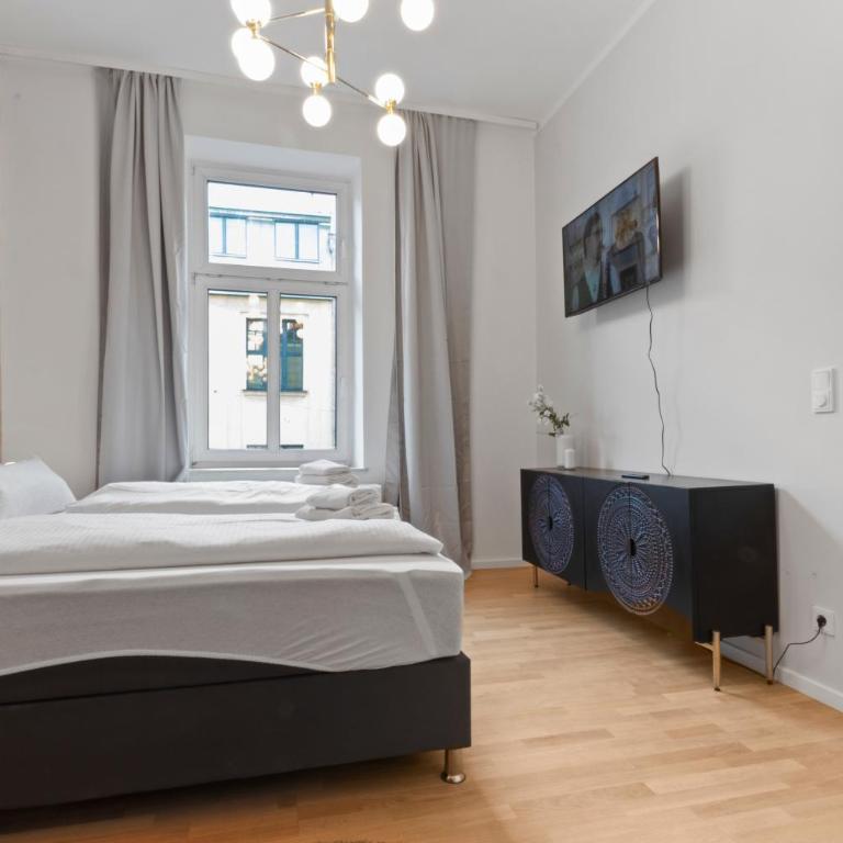 Flatista Homes - Luise - Three-Bedroom Deluxe Apartment - 20