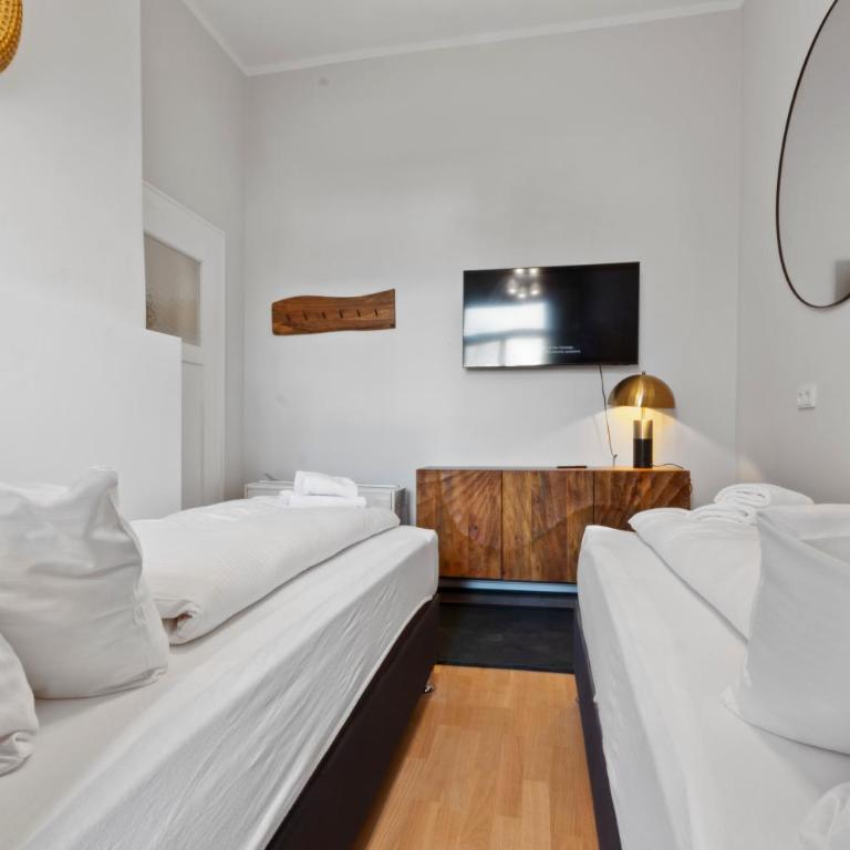 Flatista Homes - Luise - Three-Bedroom Deluxe Apartment - 18