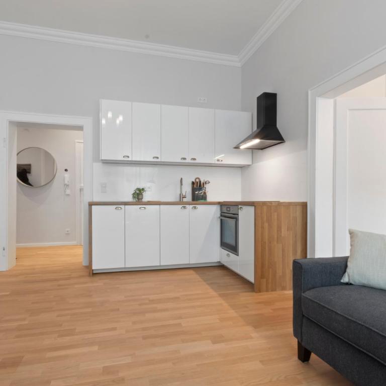 Flatista Homes - Luise - Three-Bedroom Deluxe Apartment - 16