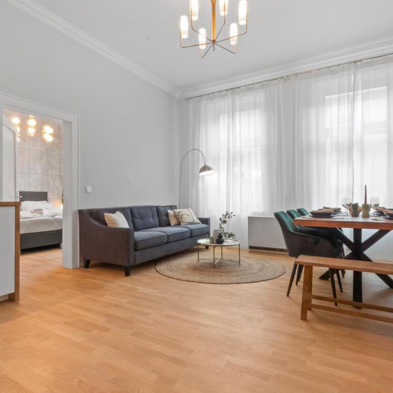 Flatista Homes - Luise - Three-Bedroom Deluxe Apartment - 15