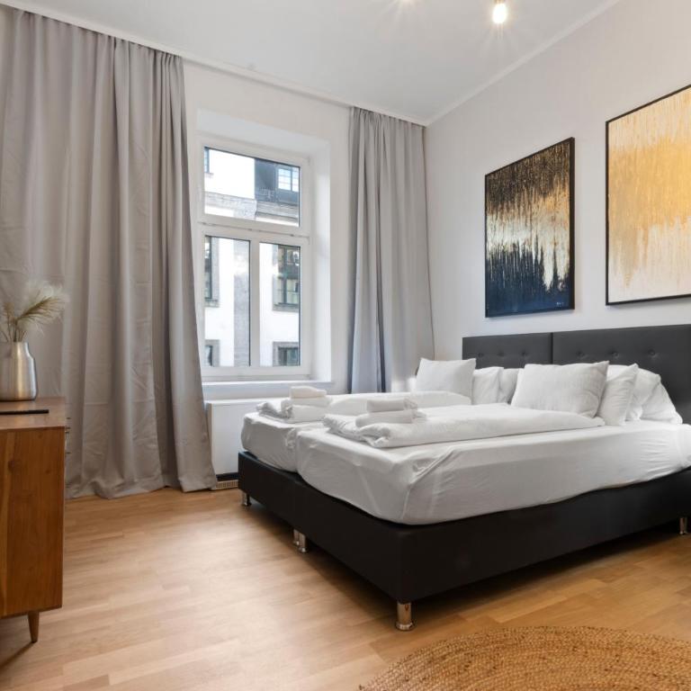 Flatista Homes - Luise - Three-Bedroom Deluxe Apartment - 14