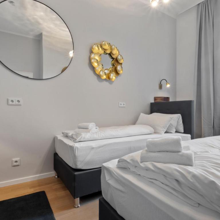 Flatista Homes - Luise - Three-Bedroom Deluxe Apartment - 11