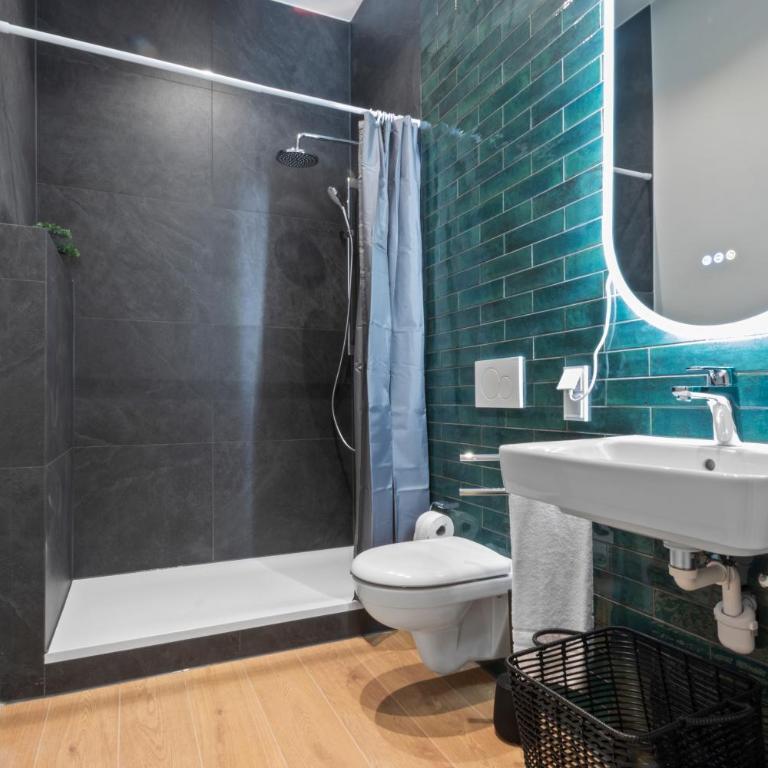 Flatista Homes - Luise - Three-Bedroom Deluxe Apartment - 9