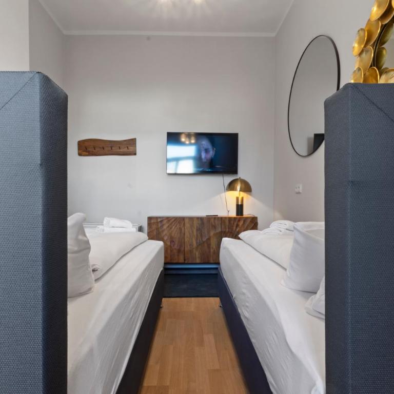 Flatista Homes - Luise - Three-Bedroom Deluxe Apartment - 5