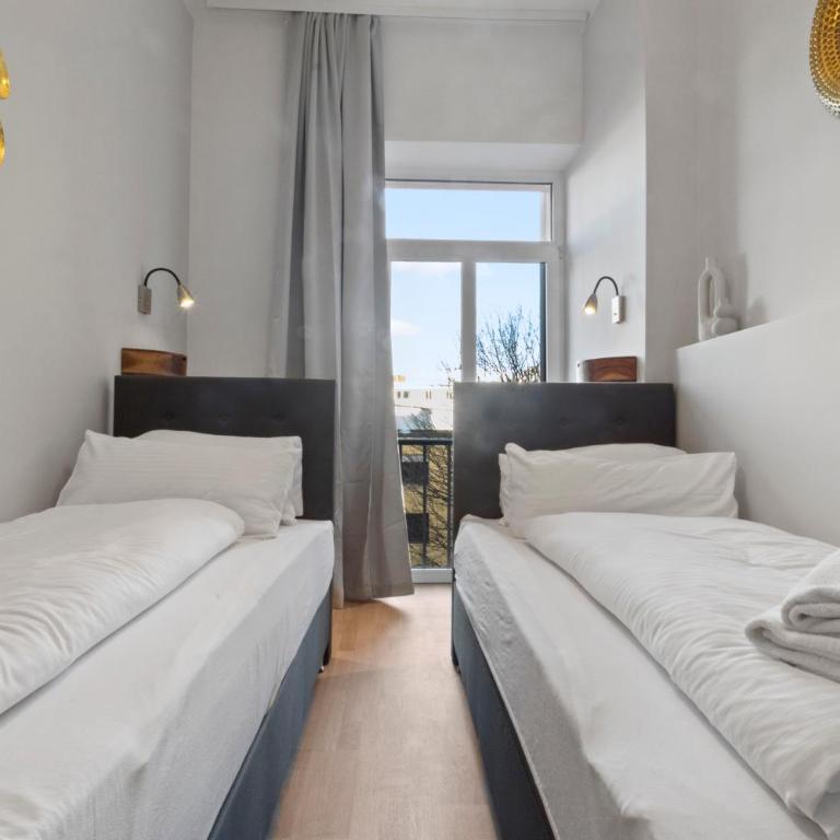 Flatista Homes - Luise - Three-Bedroom Deluxe Apartment - 2