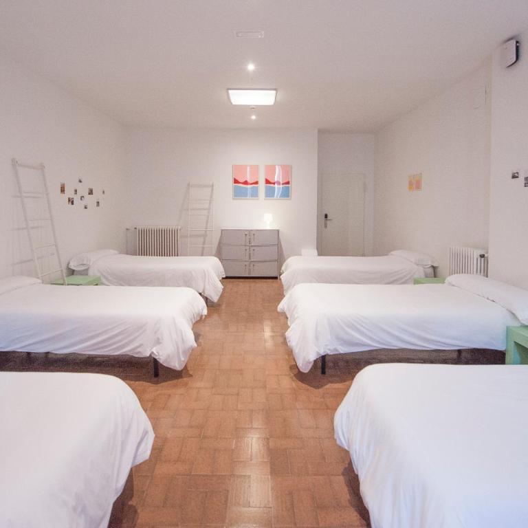 A Room In The City Hostel - Habitación Compartida Mixta de 8 camas - 1