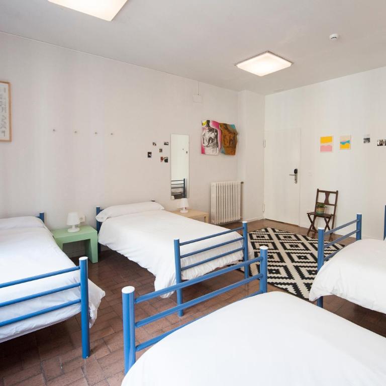 A Room In The City Hostel - Habitación Compartida Mixta de 6 camas - 6