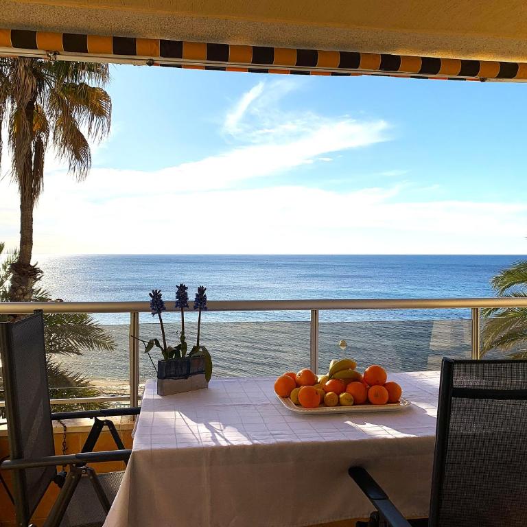 Apartamento primera línea playa Torrevieja El Palmeral - Two-Bedroom Apartment with Sea View - 1