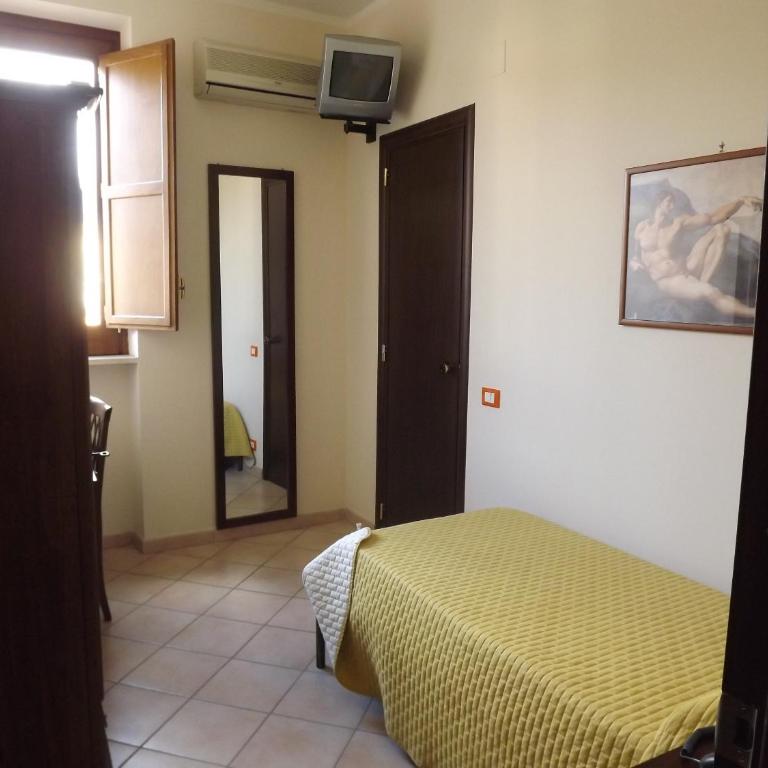 Hotel Columbia - Camera Doppia con Letti Singoli - 1