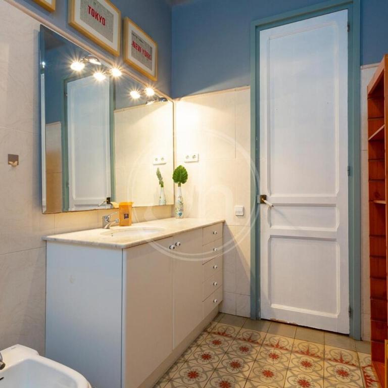 City center apartment for 4 - Two-Bedroom Apartment - 19