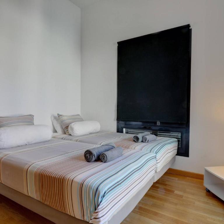 011 Bright and Spacious Villa, Private Heated Pool - Villa - 30