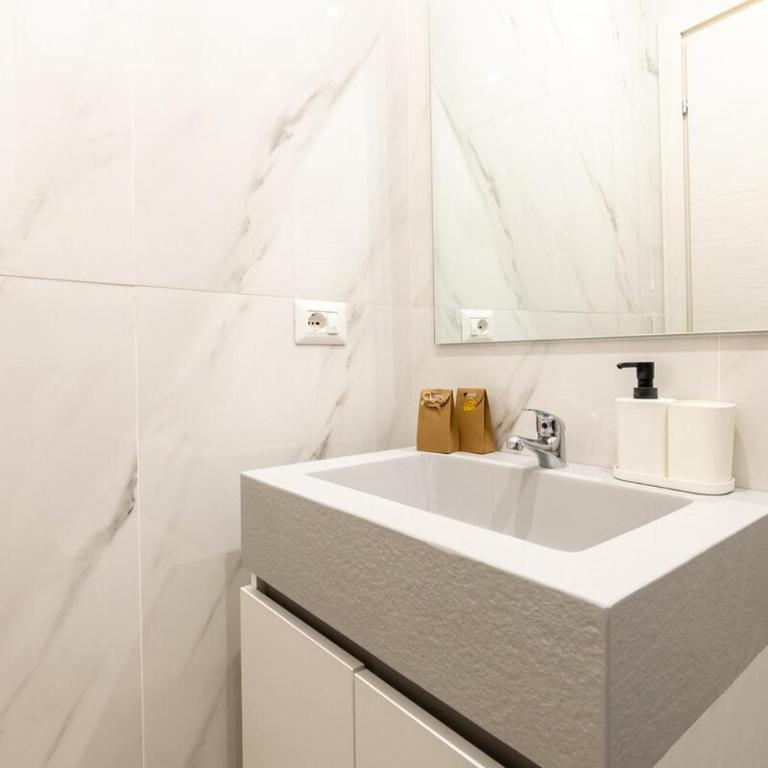 HOST4U - EDOARDO'S HOUSE in Milan City - Monolocale - 10