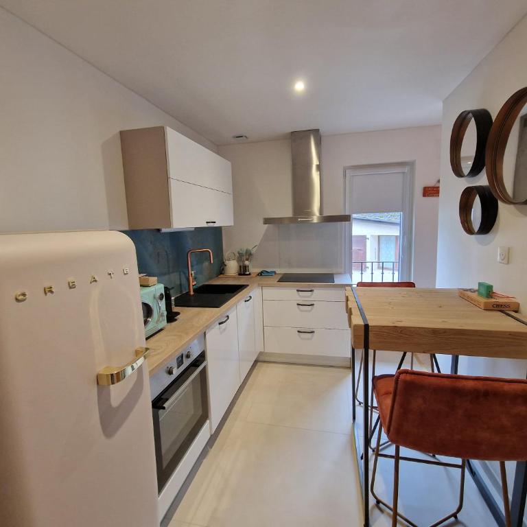 La Maison Blanche 74 Annecy-le-Vieux - Studio-Apartment mit Kingsize-Bett - 4