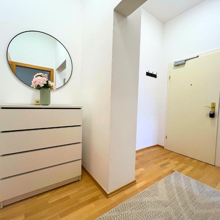Leoben City Apartments - Premium Apartments 24 7 - Camera Doppia con Letti Singoli con Vista Giardino - 3