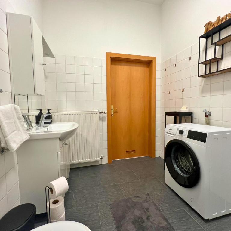 Leoben City Apartments - Premium Apartments 24 7 - Camera Doppia con Letti Singoli con Vista Giardino - 11