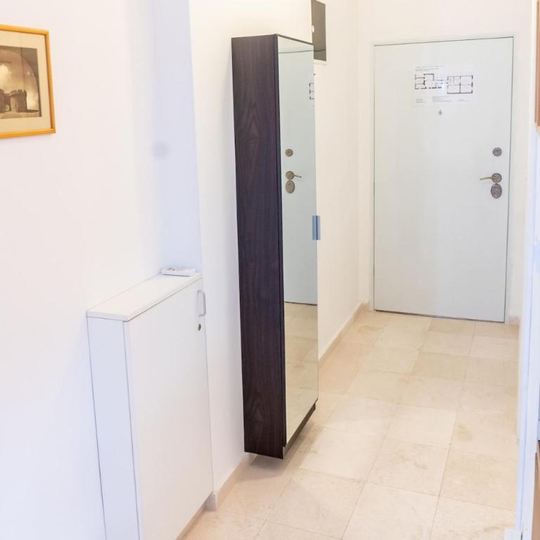 Center 2BDR additional living Room King bed 4 pers - Two-Bedroom Apartment - 21