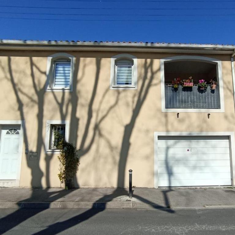 Mauguio-Village Apt T2 Tout Confort, Lumineux, Clim, Wifi, Balcon, parking couvert, 15 mn de la mer, de Montpellier - Appartement 1 Chambre - 4