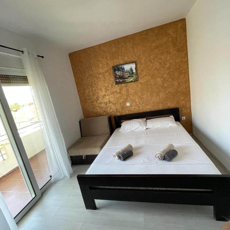 Villa Elezi - Deluxe Double Room (2 Adults + 1 Child) - 4