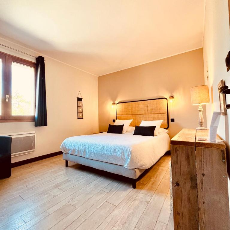 Hôtel les Chaumettes - Chambre Standard Lit Queen-Size - 3