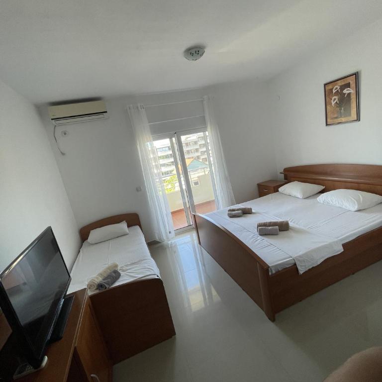 Villa Elezi - Triple Room with Balcony - 2
