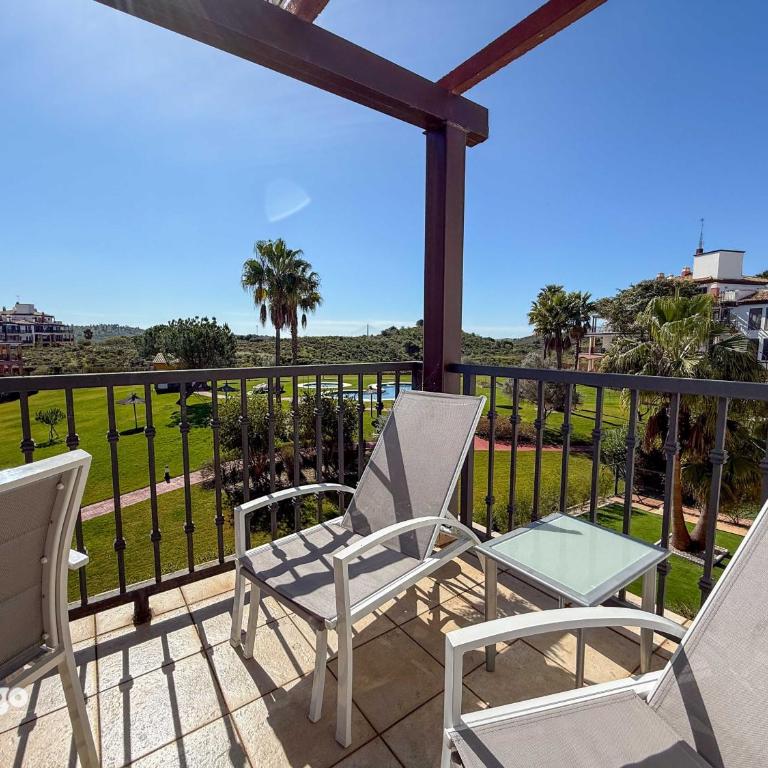 KUC01 Modern Apartment with South Aspect and Pool - Apartment with Pool View - 15