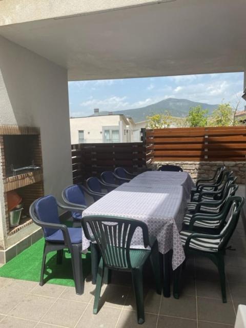 Chalet adosado entero, bbq y piscina comunitaria - Five-Bedroom House - 23