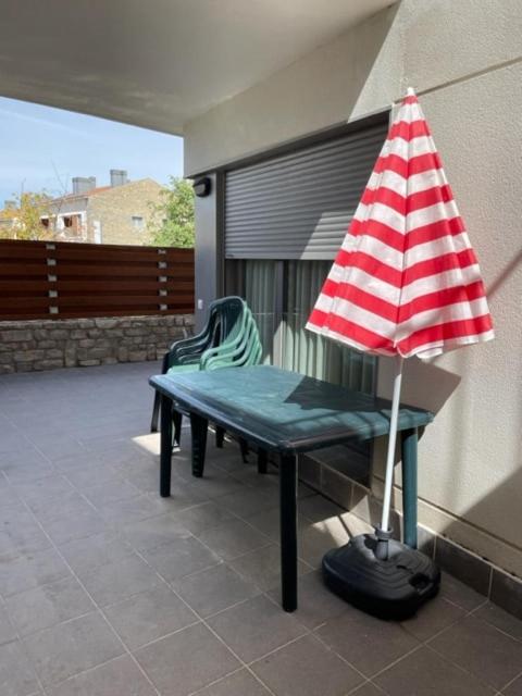 Chalet adosado entero, bbq y piscina comunitaria - Five-Bedroom House - 19