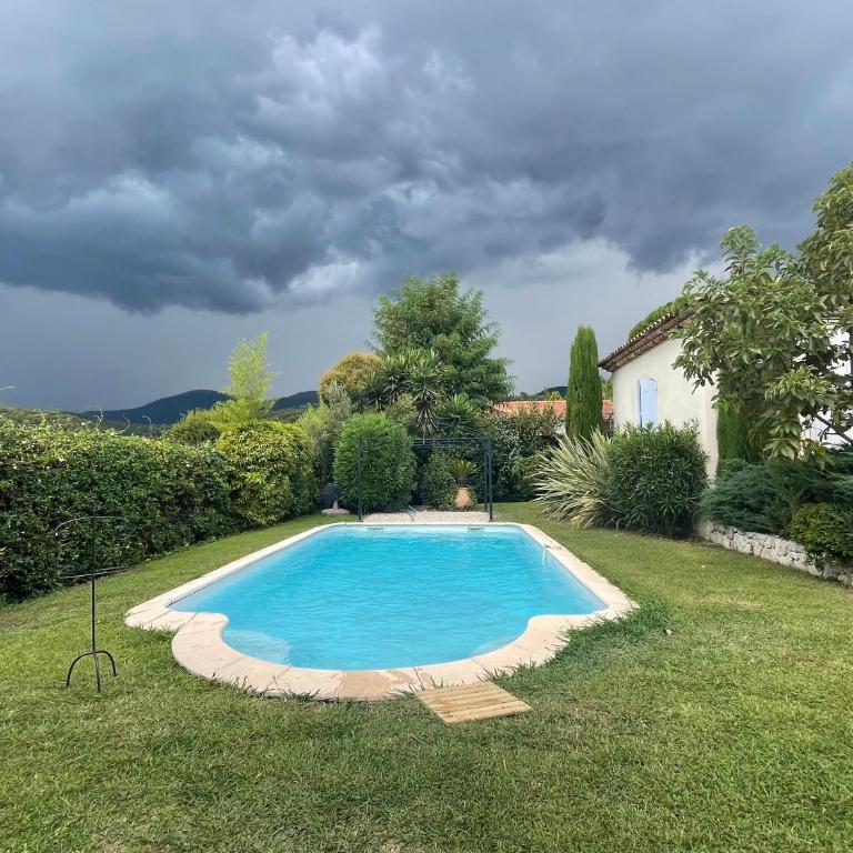 Bastide familiale cadre idyllique vue St Paul de Vence - Villa avec Piscine Privée - 13
