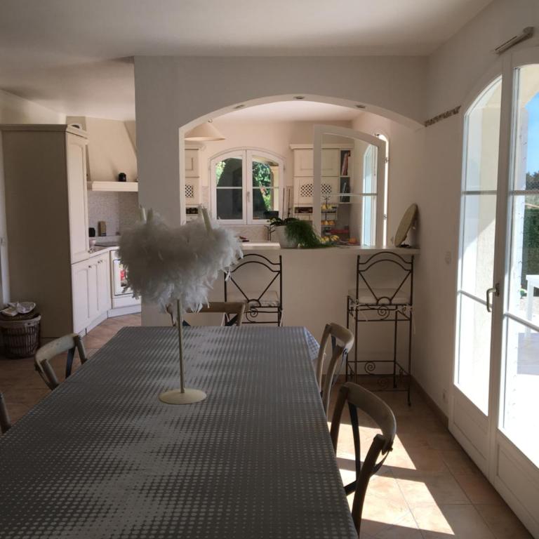 Bastide familiale cadre idyllique vue St Paul de Vence - Villa avec Piscine Privée - 93