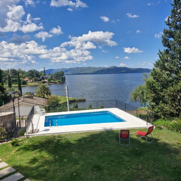 Hermosa Casa en Villa del Lago Carlos Paz Vista al lago, zona exclusiva y residencial - Casa con 1 dormitorio - 2