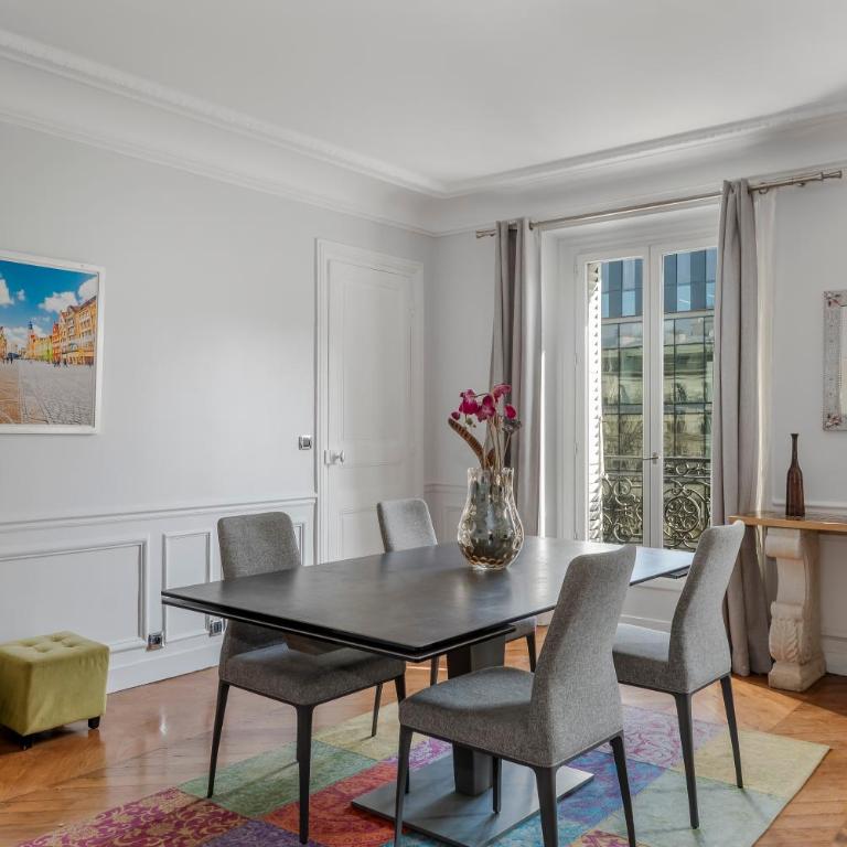 Luxury 5-Bed Residence - Opposite the Eiffel Tower - Located on Avenue Kléber - Apartamento - 4