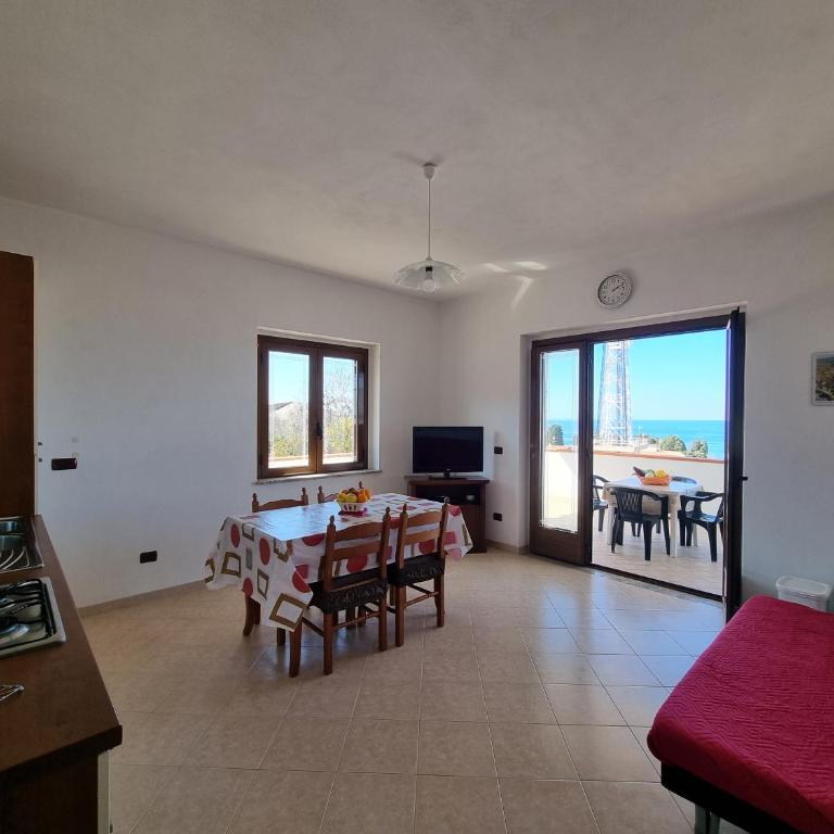 Villa Eugenia - Appartamento con 2 Camere da Letto, Balcone e Vista mare - 2