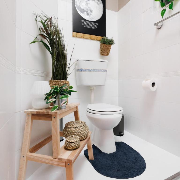 Inspiration Source with Balcony Old Town - Three-Bedroom Apartment with Balcony - 40