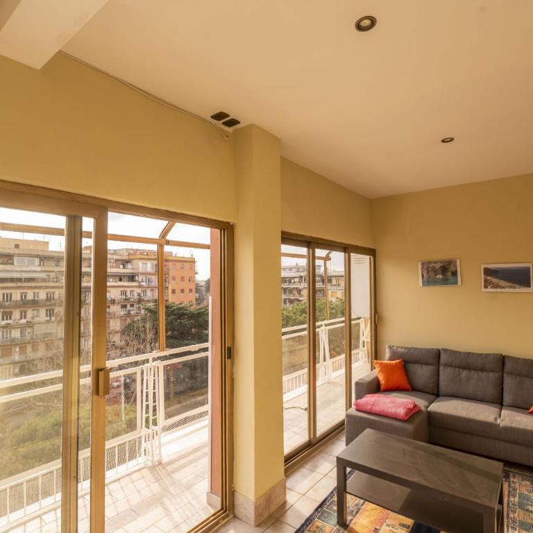 Spacious and Bright 3BR Family Apartment - Appartamento con Balcone - 1