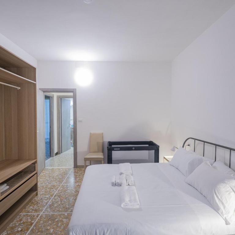 Spacious and Bright 3BR Family Apartment - Appartamento con Balcone - 12