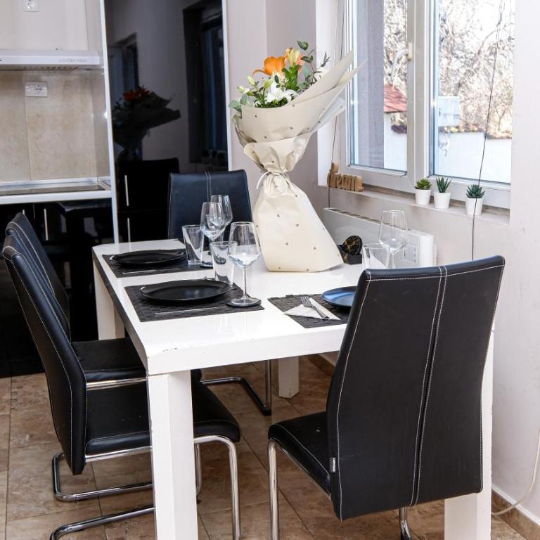 Place to Be - Modern Jacuzzi House in Vozdovac - Two-Bedroom House - 9