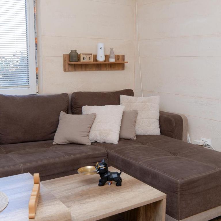 Place to Be - Modern Jacuzzi House in Vozdovac - Two-Bedroom House - 12