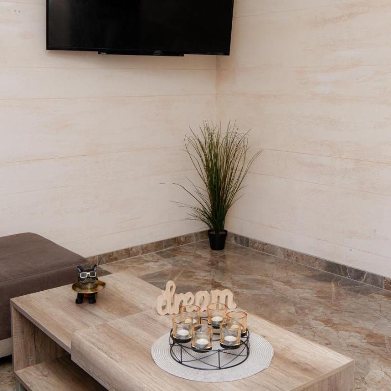 Place to Be - Modern Jacuzzi House in Vozdovac - Two-Bedroom House - 10