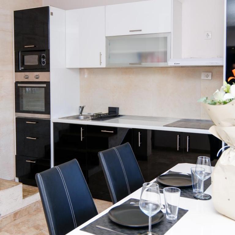 Place to Be - Modern Jacuzzi House in Vozdovac - Two-Bedroom House - 13