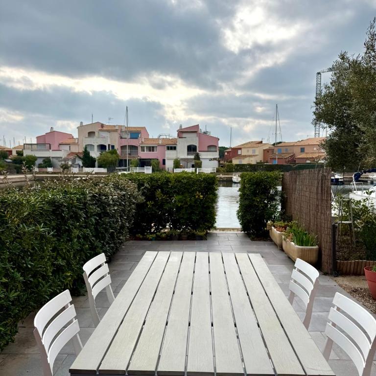 DOUCEUR DU RIVAGE - 6pers - Clim - Parking - Wifi - Ile des marinas - au bord de l'eau - Histoire de Clés - Haus mit 2 Schlafzimmern - 44
