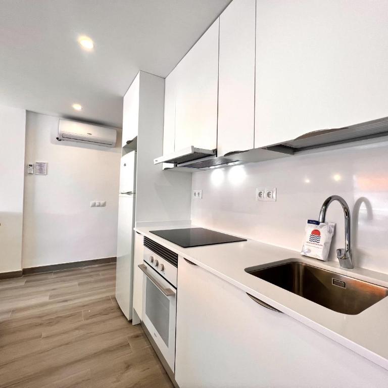 MARITIM Azzure Family Lateral Sea View WiFi - Three-Bedroom Apartment with Sea View - 11