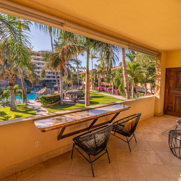 Elegant Pool View w/Balcony| Beach Walk| Hot Tub - Apartamento Premium de 3 dormitorios con vistas al resort - 1