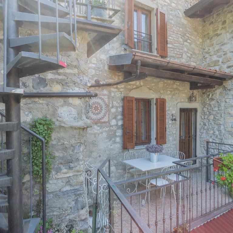 Jacuzzi vista lago - Country House Bellosguardo - Casa con 2 Camere da Letto - 24