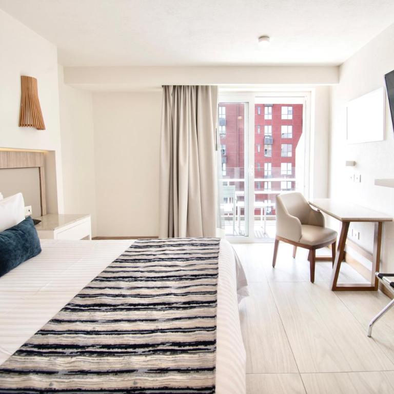 Hotel Velvet Plaza - Habitación Doble con balcón - 5