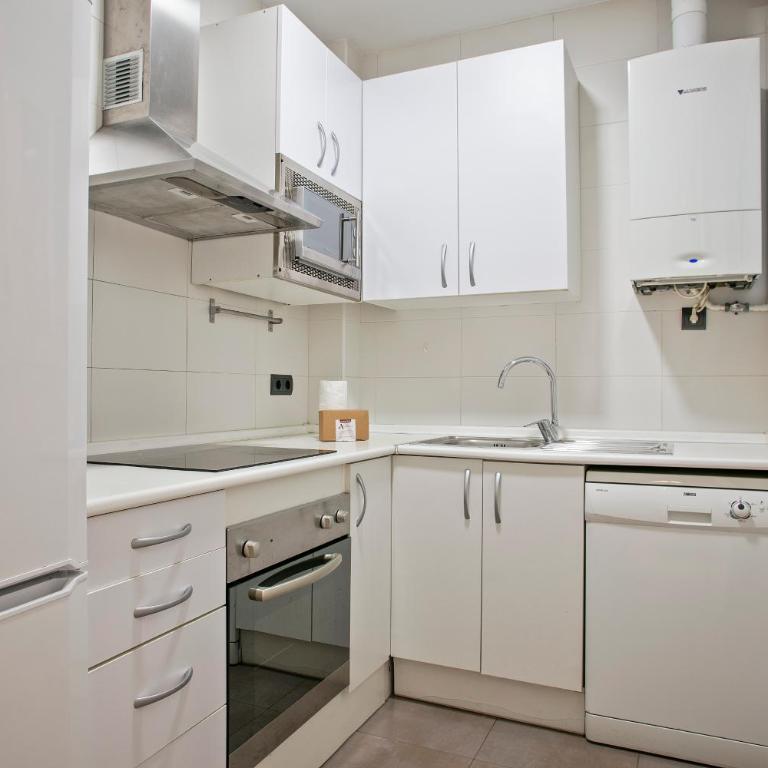 Alcam Entenza - Three-Bedroom Apartment - 1